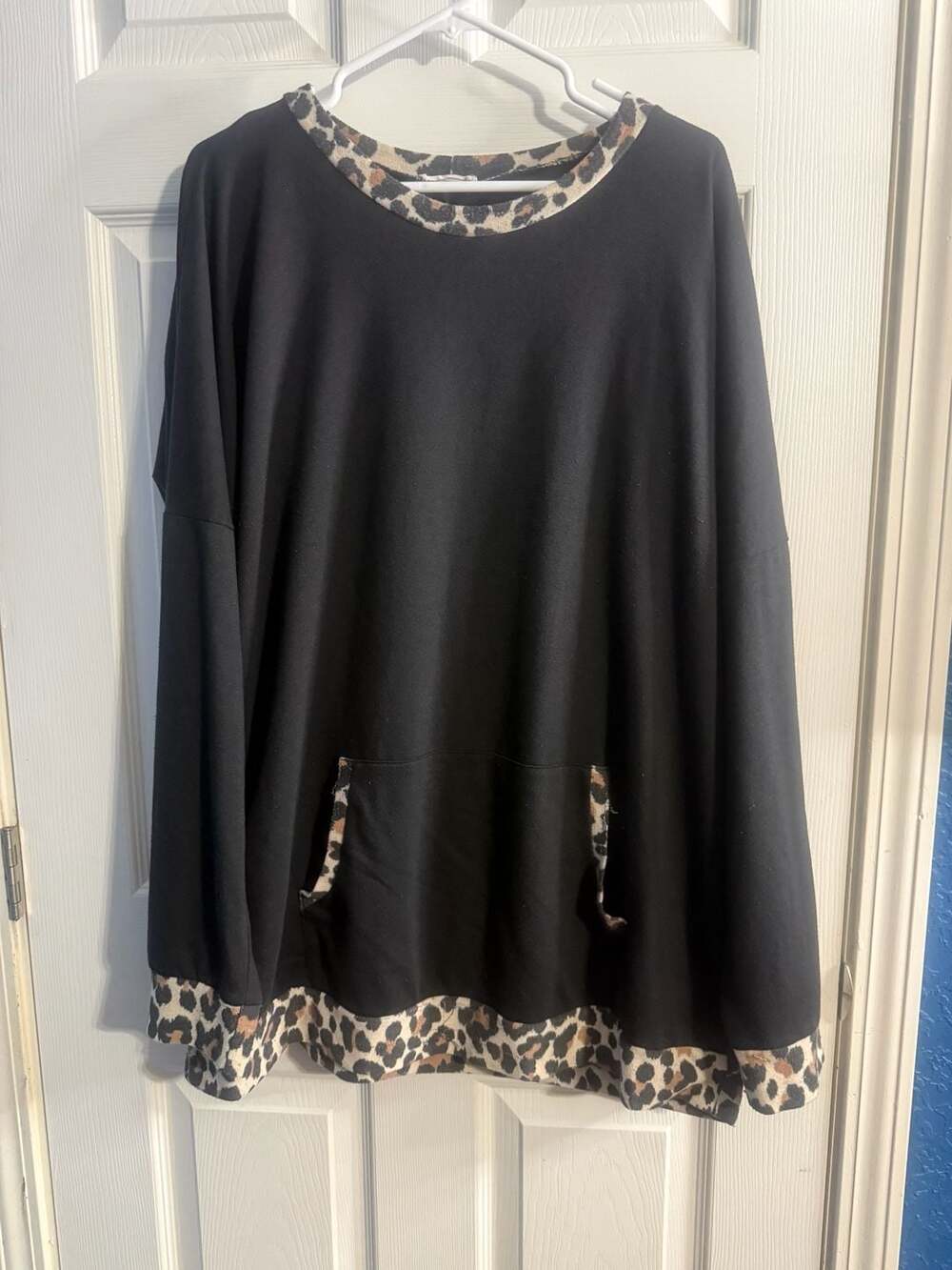 Black Long Sleeve Crewneck Sweatshirt with Leopard Print Trim and Pocket 3XL